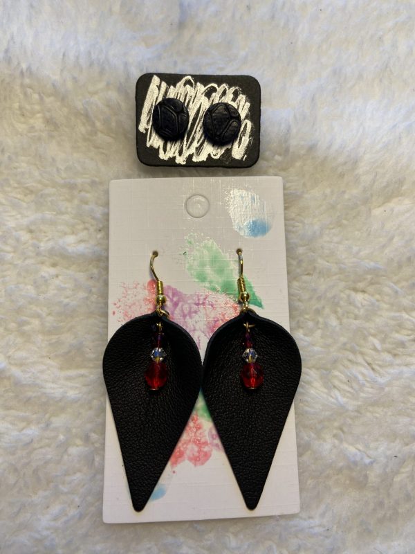 07 real leather set of two earrings